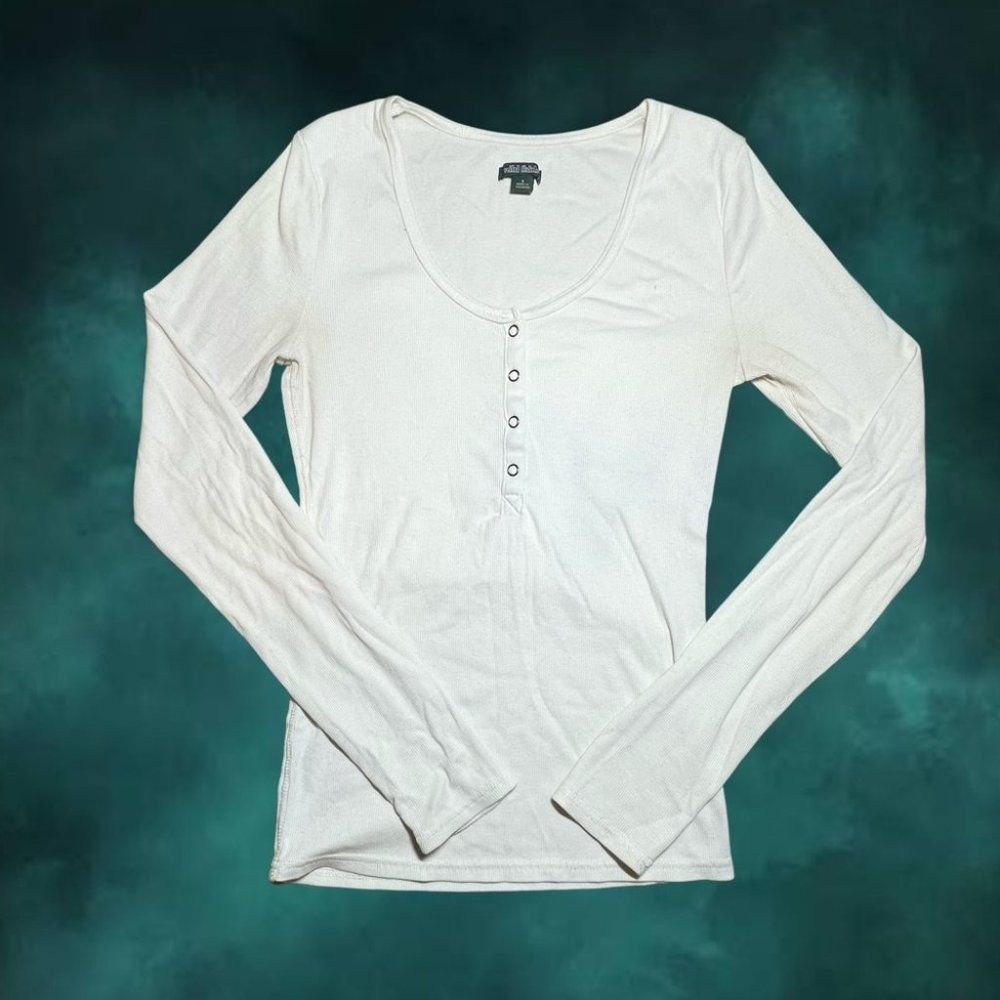 Wild Fable White Long Sleeve 1/4 Button-Up Scoop Neck Top